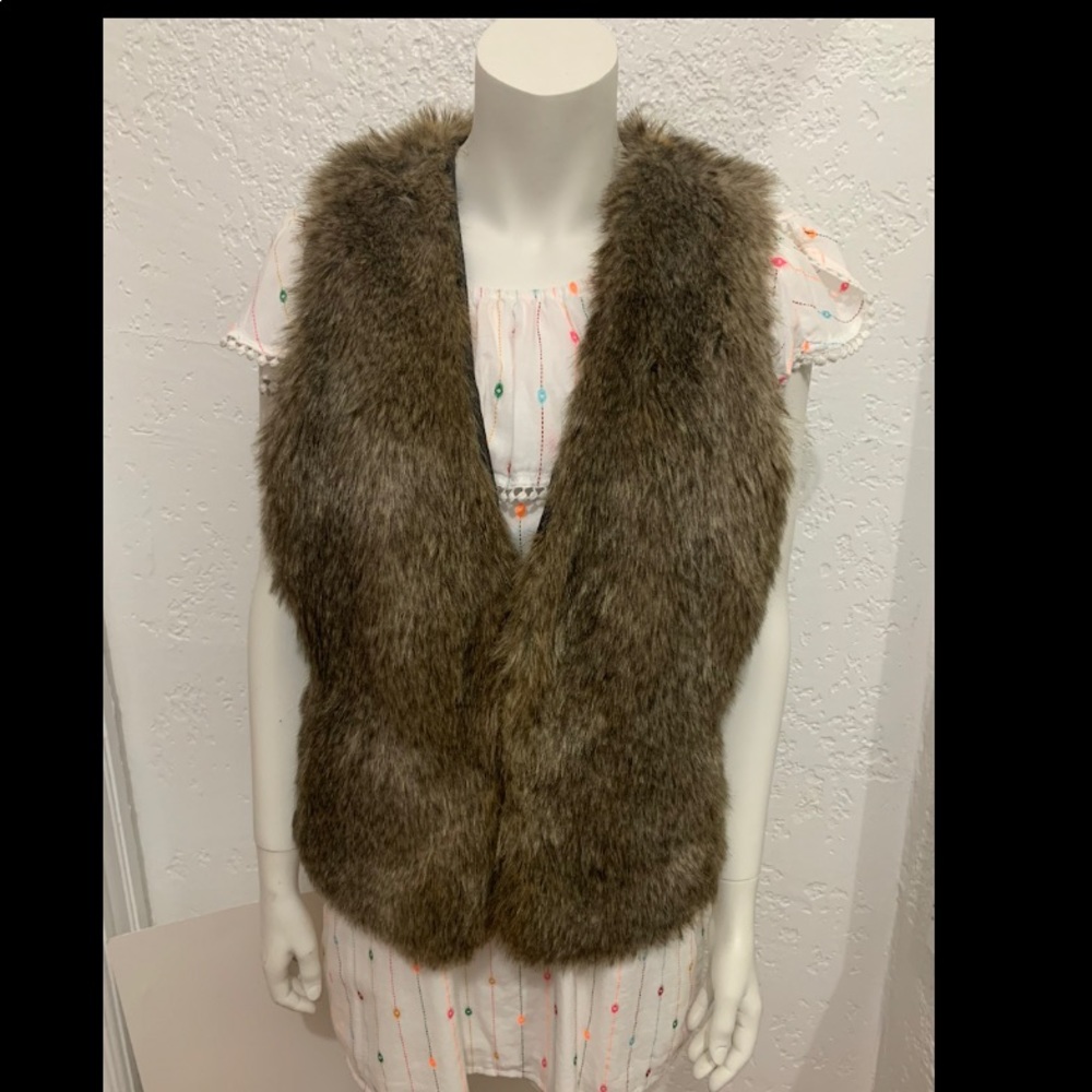 Gap fur vest